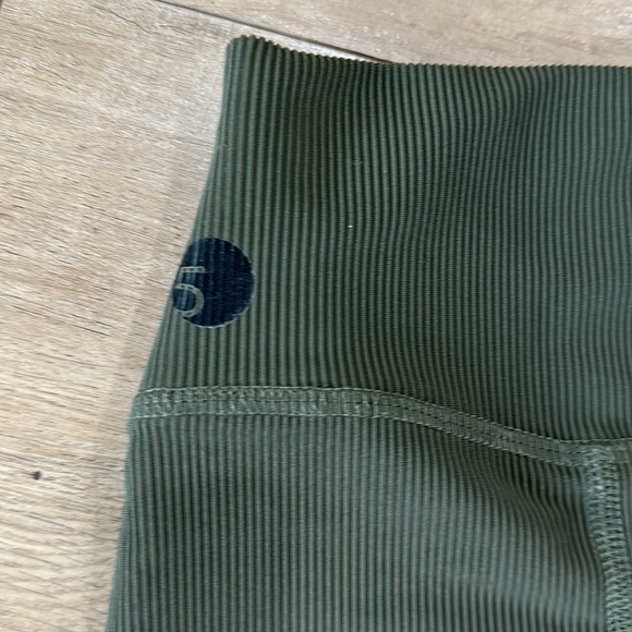 Green ribbed five leggings - Picture 3 of 3